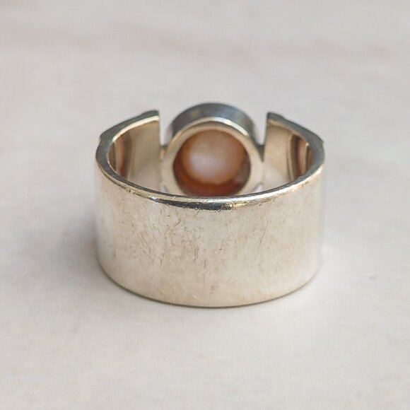 Modernist Sterling Wide-Band Pearl Ring, Two-Tone, Size 6.75 (Silpada catalog) - Picture 5 of 10